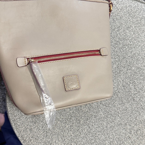 NWT - Dooney & Bourke beautiful Florentine leather - Picture 3 of 13